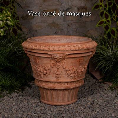 Vase Orne De Masques2